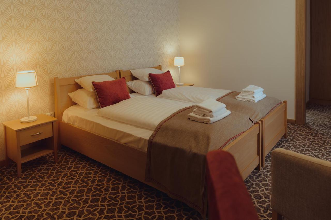 Brigaderos Hotel Brigadir Borsi Zewnętrze zdjęcie