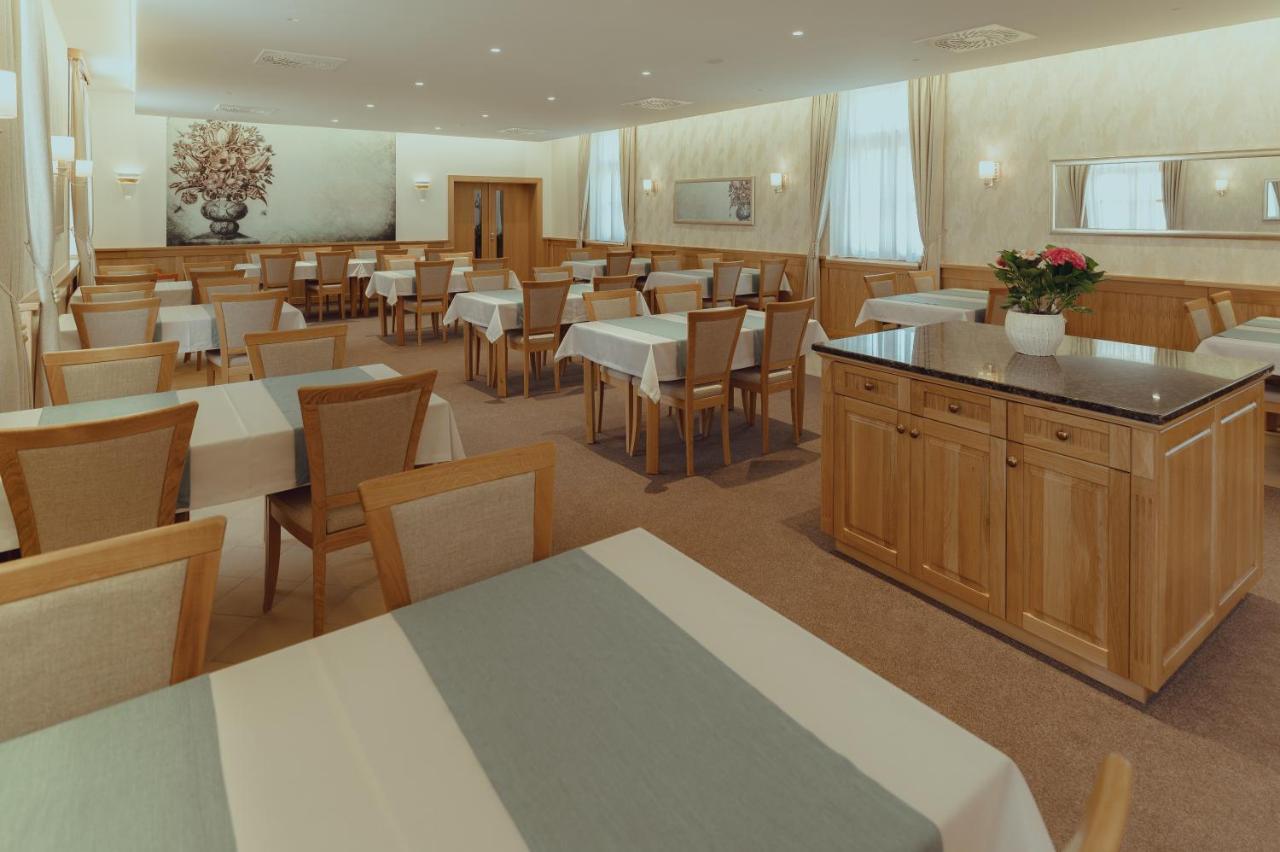 Brigaderos Hotel Brigadir Borsi Zewnętrze zdjęcie