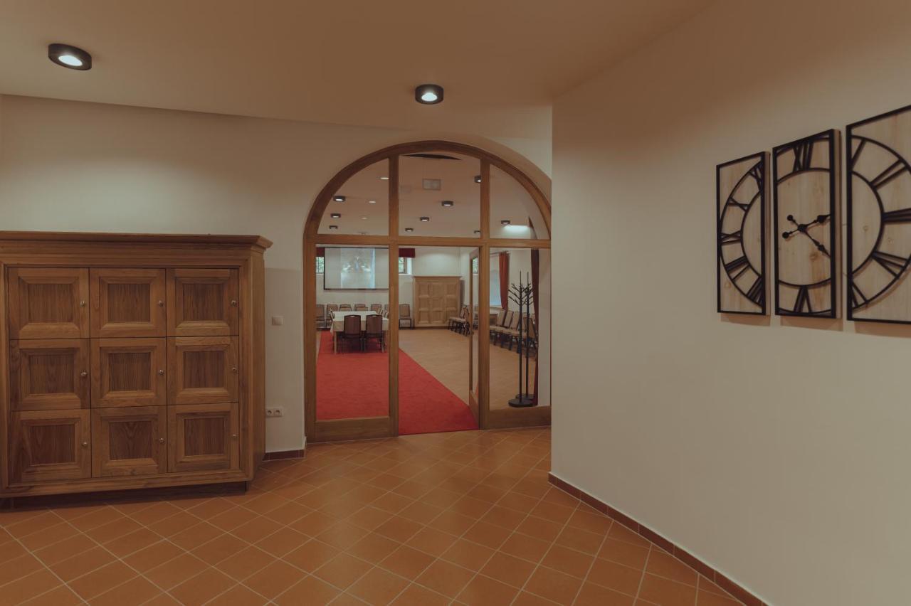 Brigaderos Hotel Brigadir Borsi Zewnętrze zdjęcie