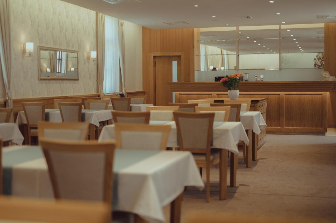 Brigaderos Hotel Brigadir Borsi Zewnętrze zdjęcie