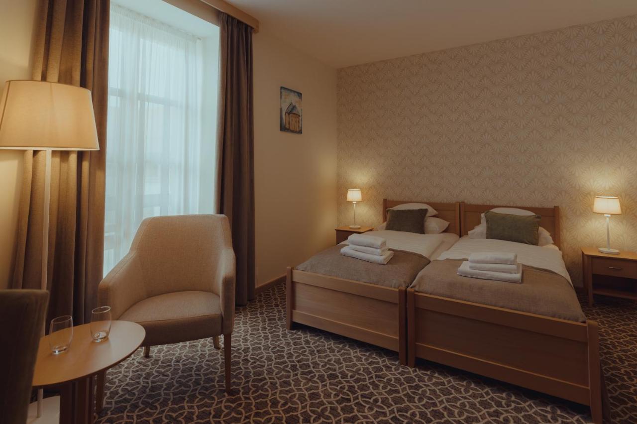Brigaderos Hotel Brigadir Borsi Zewnętrze zdjęcie
