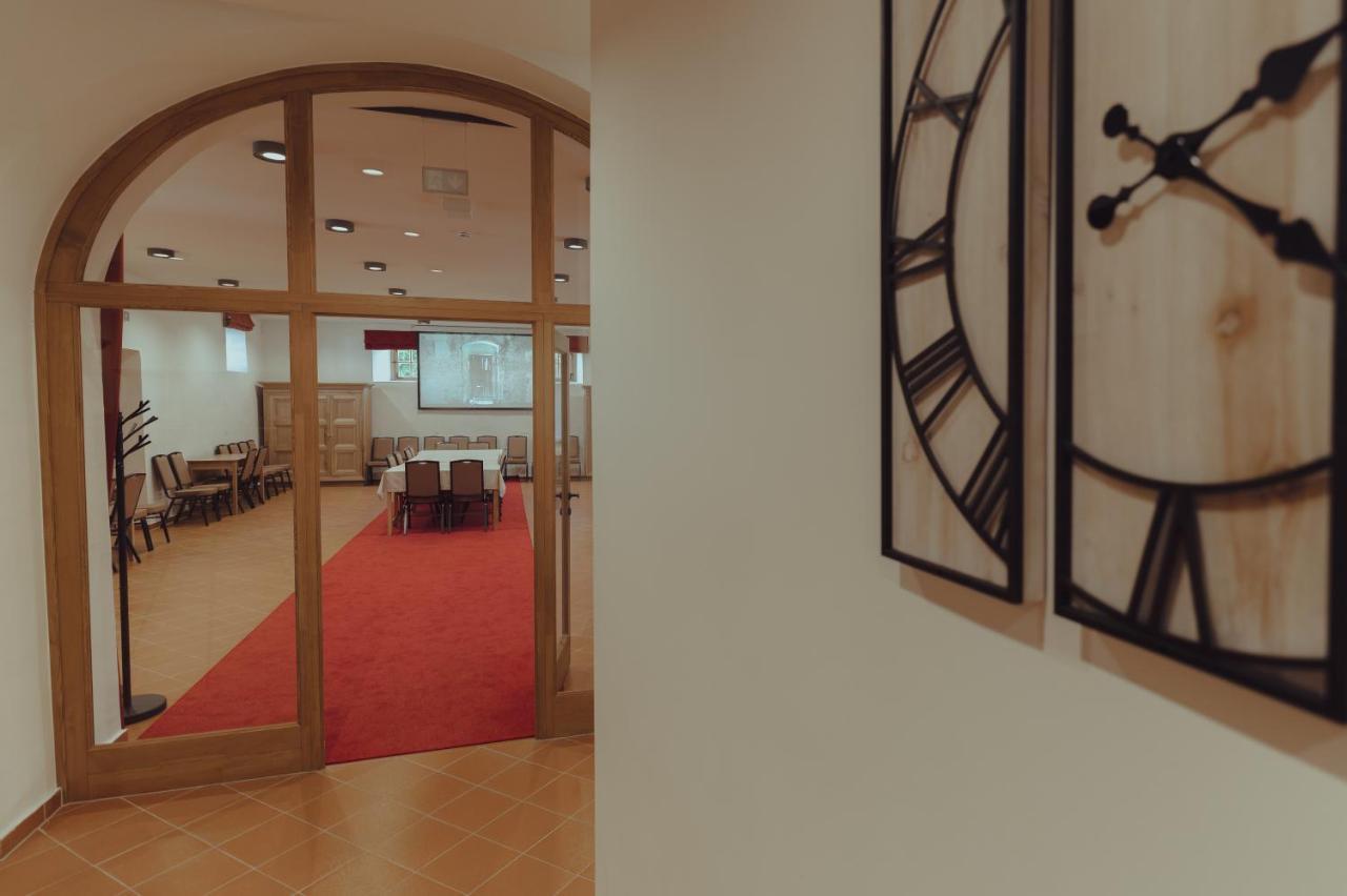 Brigaderos Hotel Brigadir Borsi Zewnętrze zdjęcie