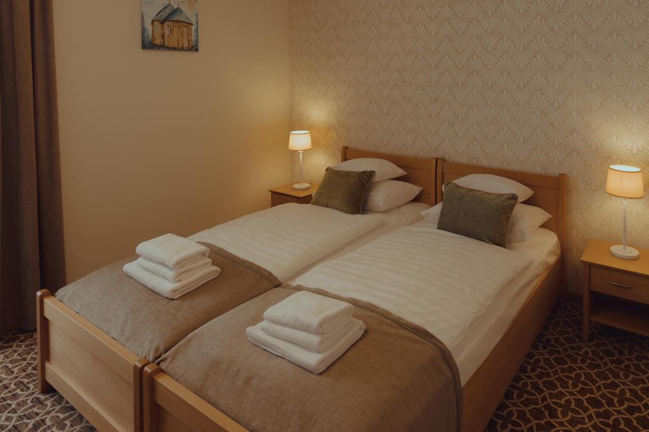 Brigaderos Hotel Brigadir Borsi Zewnętrze zdjęcie