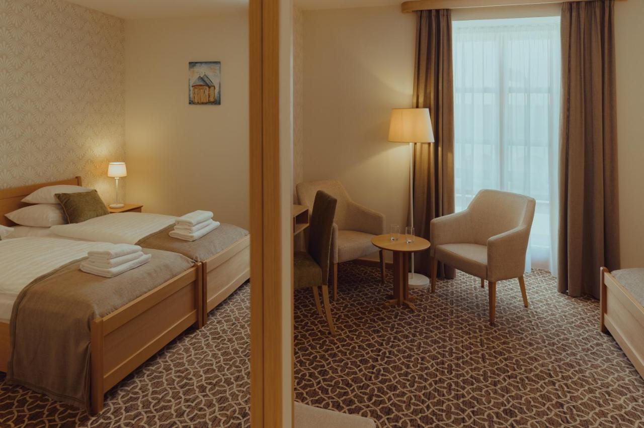 Brigaderos Hotel Brigadir Borsi Zewnętrze zdjęcie