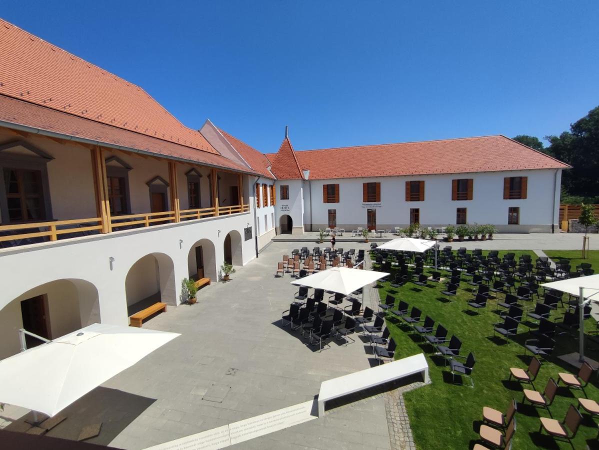 Brigaderos Hotel Brigadir Borsi Zewnętrze zdjęcie