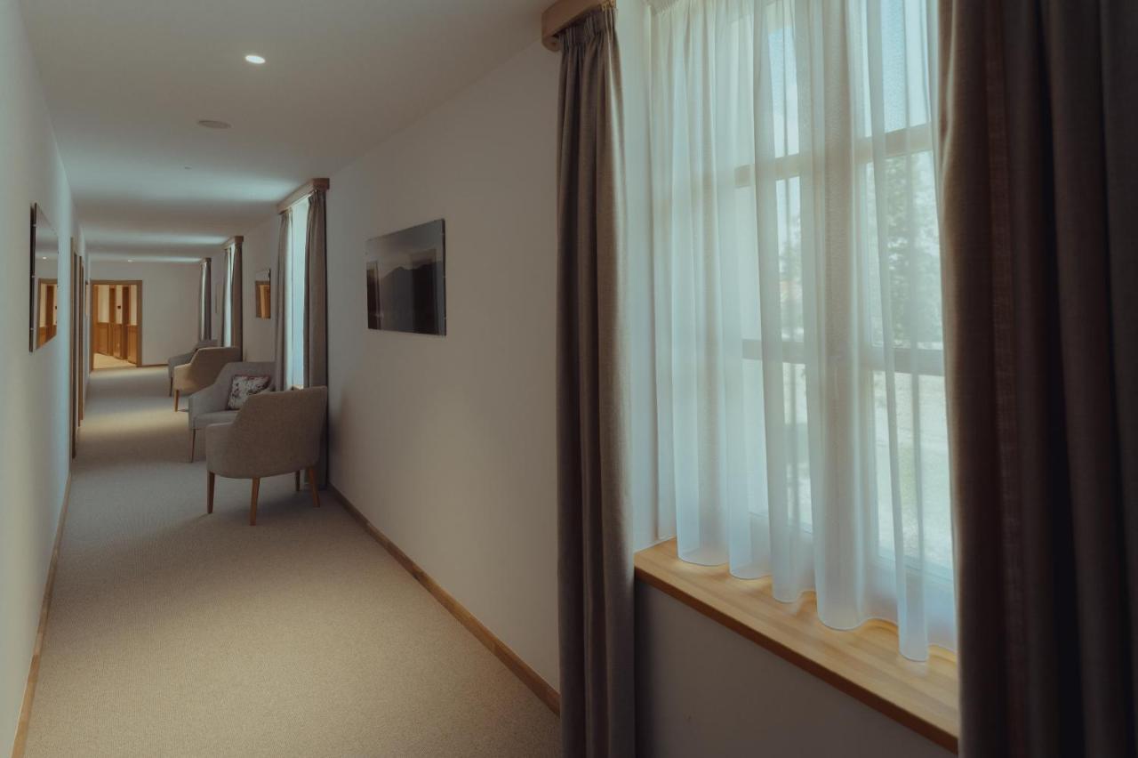Brigaderos Hotel Brigadir Borsi Zewnętrze zdjęcie