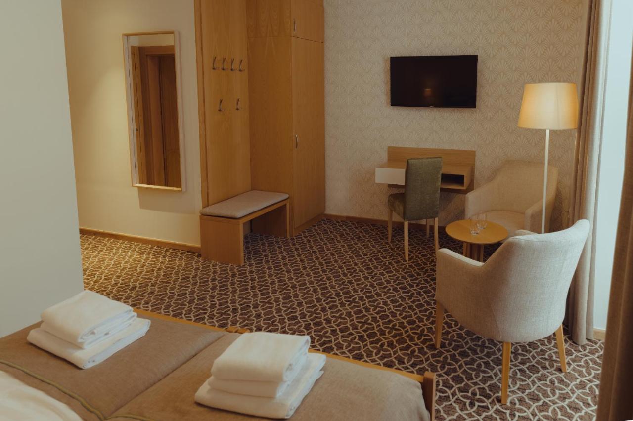 Brigaderos Hotel Brigadir Borsi Zewnętrze zdjęcie