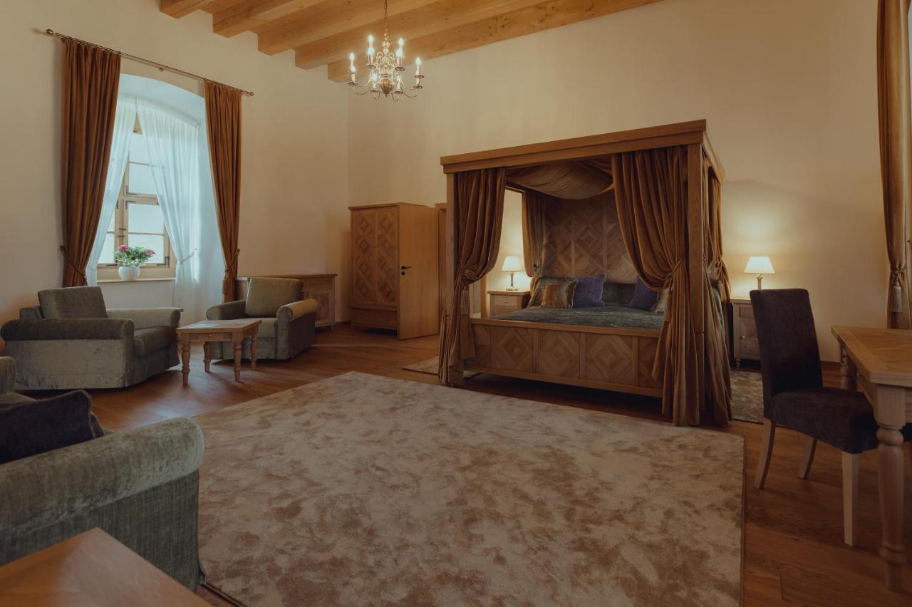 Brigaderos Hotel Brigadir Borsi Zewnętrze zdjęcie
