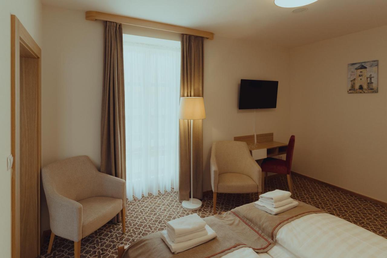 Brigaderos Hotel Brigadir Borsi Zewnętrze zdjęcie