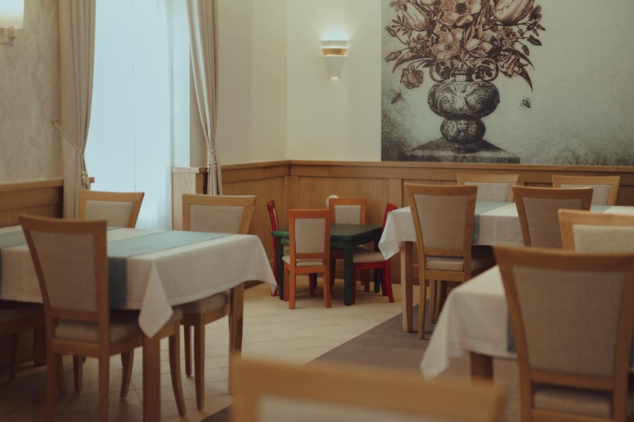 Brigaderos Hotel Brigadir Borsi Zewnętrze zdjęcie